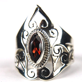 Chic style red garnet light weight sterling silver finger ring